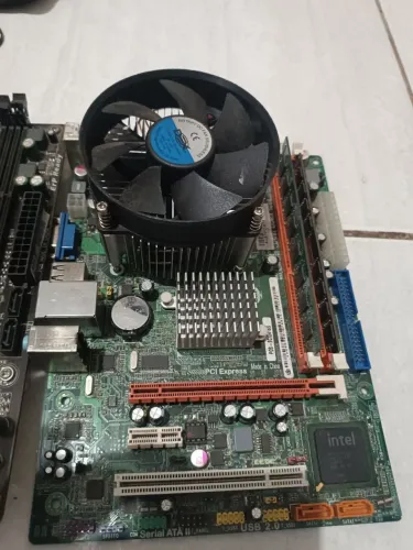 Placas mãe com processadores