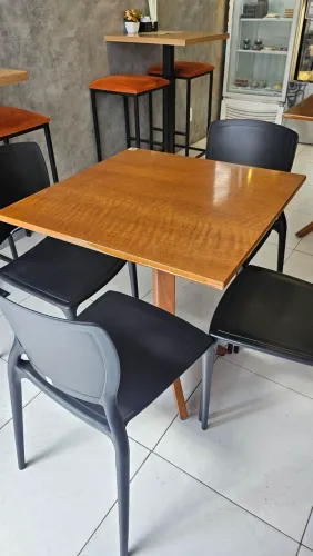 Cadeiras e Mesa de Jantar Quadrada Tramontina 4 Lugares 70cm