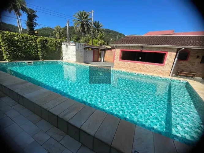 Casa para Venda em Ubatuba, Lázaro, 6 dormitórios, 3 suítes, 5 banheiros, 2 vagas