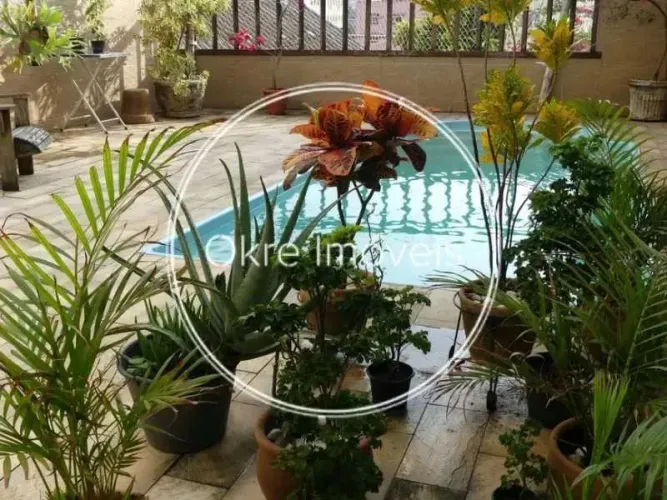 Casa de vila duplex à venda na Glória