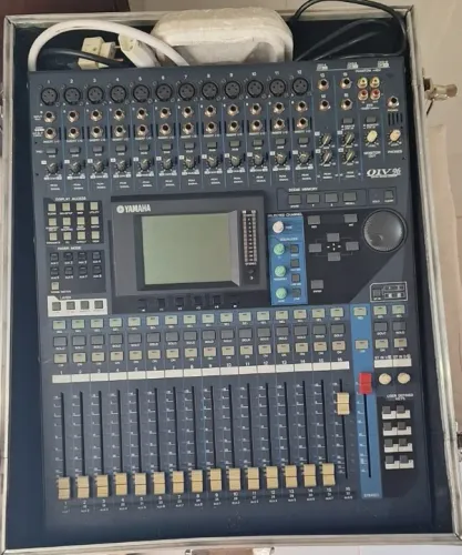 MESA DE SOM YAMAHA 01V 96 COM CASE