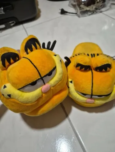 Vendo pantufas originais Cacau Show - Páscoa 2024 (Garfield) ?