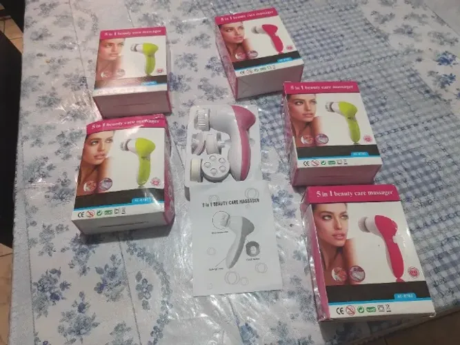 Aparelho De Massagem E Limpeza Facial Novo na caixa