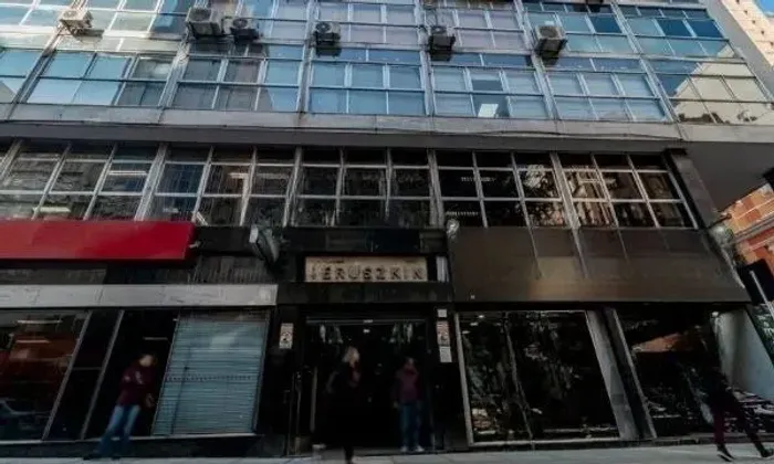 Libertas Imobiliária vende loja comercial terrea com 252 m² privativos no Centro
