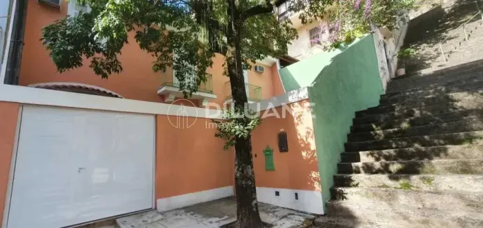 Casa de rua : Duplex / Residencial / Urca