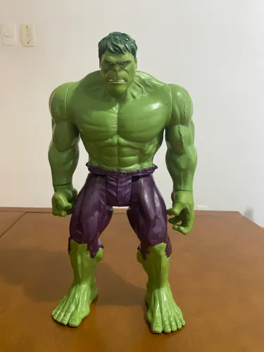 Bonecos vingadores Hulk e Thanos