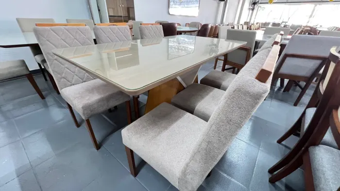 Conjunto de mesa de jantar de madeira elegante com cadeiras