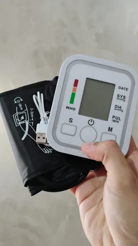 Monitor Digital de Pressão Arterial de Braço - Automático - Com Voz - Branco - Novo