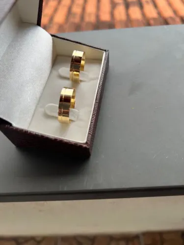Par de alianças em ouro 18k 5mm 6 gramas