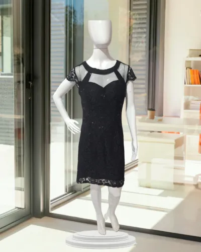 Vestido Preto Curto de Renda