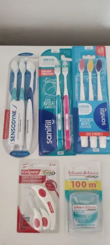 Kit dental: Escova de dente Sensodine, Colgate...
