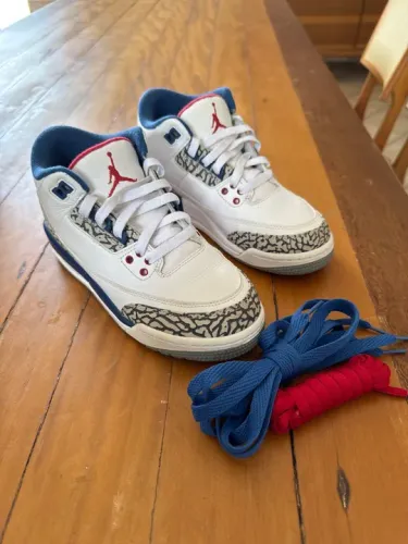 Tênis Nike Air Jordan 3 Retro - Branco/Azul/Vermelho