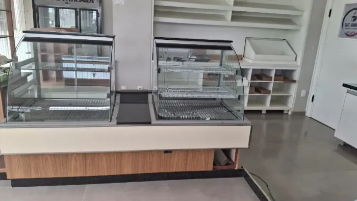 balcão refrigerado e balcão ambiente unificado para padaria e mercado.