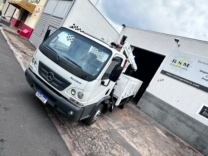 MB Acelo 815 Cesto VersaLift 