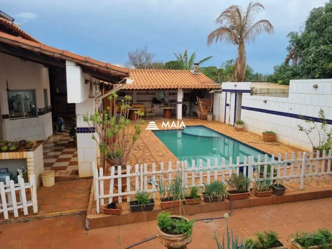 Casa à venda no Condomínio Mário Franco