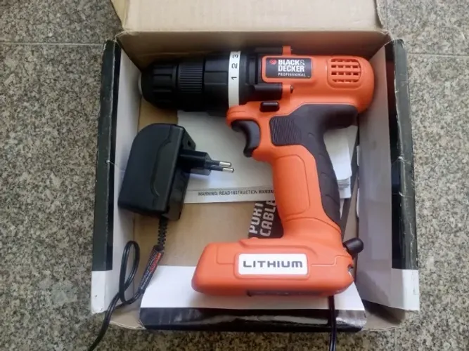 Parafusadeira Black Decker nova na caixa sem uso