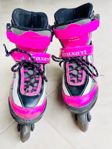 Patins Roller Traxart ajustável 33 ao 36 com capacete e protetores