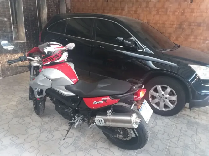 BMW F800R ANO 12/13 nada para fazer apenas transferência moto com procedência baixa km 