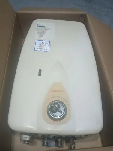 Aquecedor a gás usado funcionando