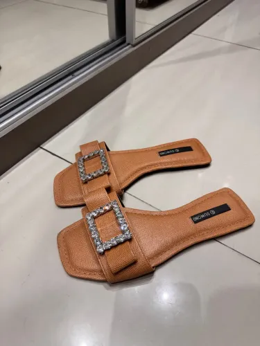 Sandália Rasteira Dumond com Fivela de Strass