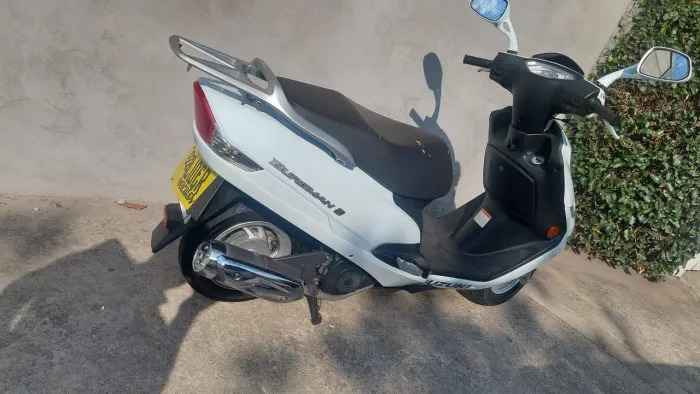 Suzuki Burgman 125 automático km baixa18.000km