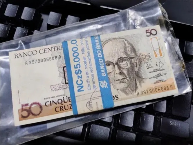 100 cédulas antigas de 50 Cruzados Novos com Carimbo (1990) 