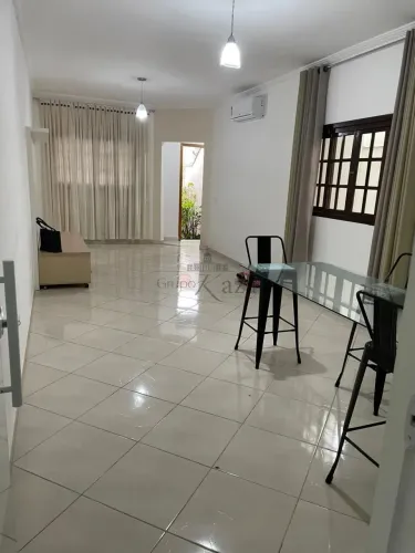 Oportunidade - Casa Sobrado - Vista Linda - 4 Dormitórios - 186m².