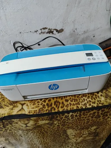 Impressora HP DeskJet 3776 Usada vem com fonte de alimentação Hp e com cabo.