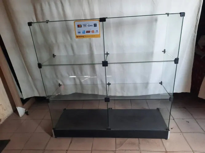 Vindo uma Vitrine, Muito conservada !