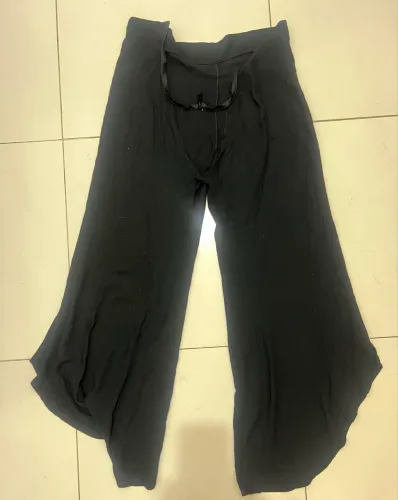 Calça preta OhBoy feminina M necessita conserto 