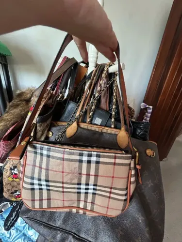 bolsinha 1 linha burberry , pequena e linda , nova!
