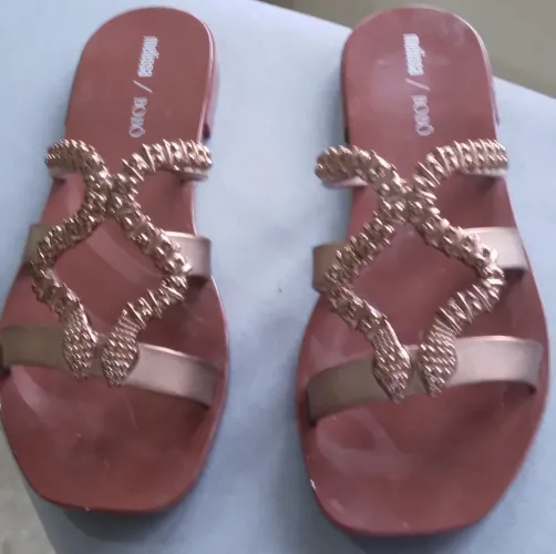 Sandália Melissa BoBô com Detalhes em Dourado