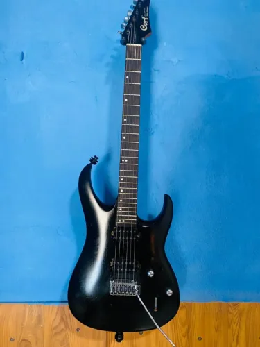 Guitarra cort e baixo da Eagle