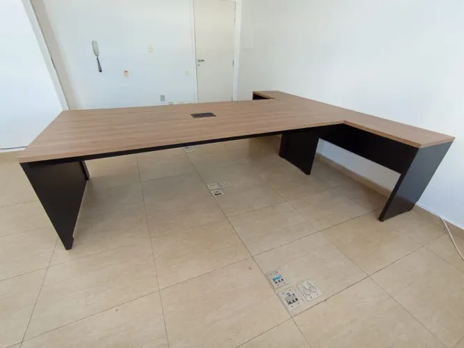 MOVEIS DE ESCRITORIO MESA DE REUNIÃO COM APARADORES NOVA**** LEIA A  DESCRIÇÃ****