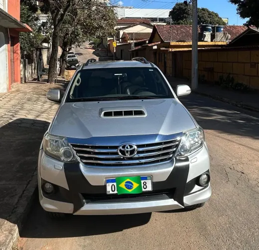 Toyota Hilux SW4 SRV D4-d 4X4 3.0 TDI Dies. AUT 2012