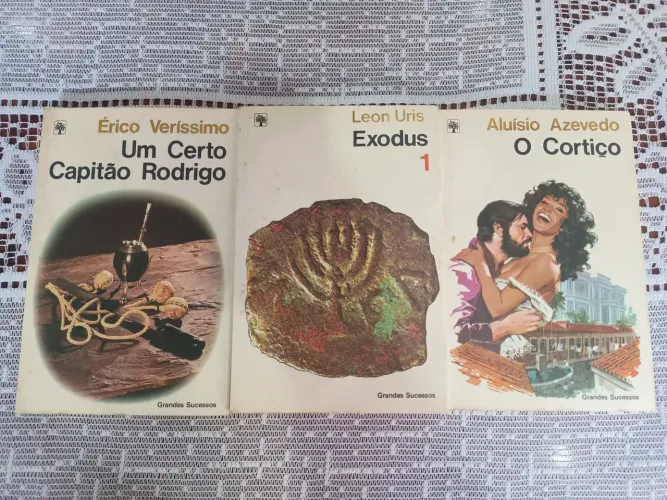 Livros Grandes Sucessos - O Cortiço+ Um certo Capitão Rodrigo + Exodus 1