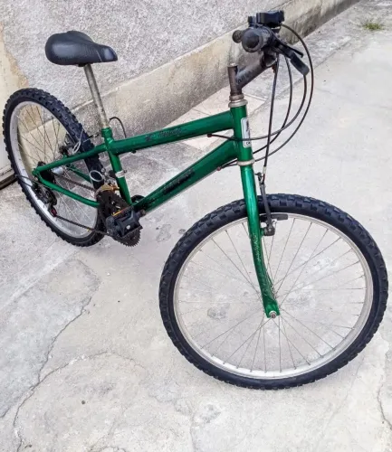 Parcelo no cartão,Bicicleta Aro 24  Verde, 350,00 excelente estado, sou de Campo Grande