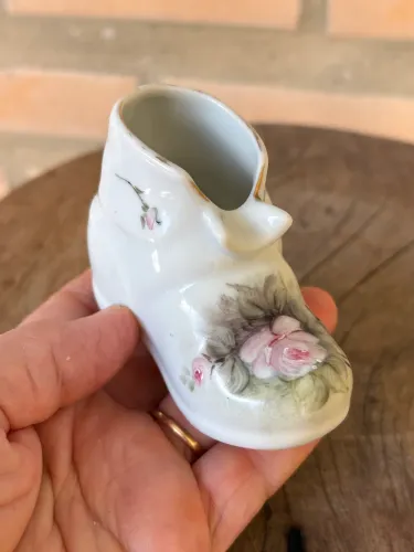 Cinzeiro sapatinho de porcelana 