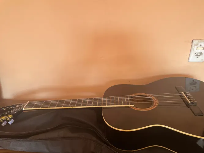 VIOLÃO ACÚSTICO PRETO À VENDA!