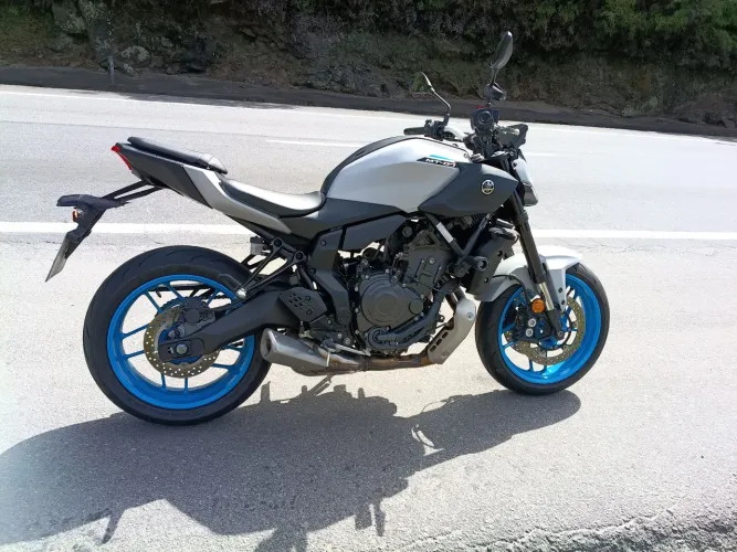 Moto Yamaha 07