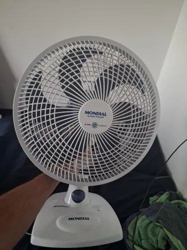Ventilador mondial funcionando normal, mas quebrado.