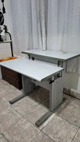 Vendo mesa de escritório articulada 0,80 x 0,80