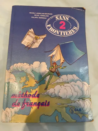 Livro de francês Sans Frontières 2