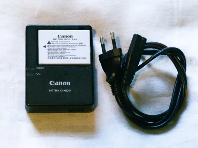 Carregador + Bateria Canon Lp-e8 Canon (Originais)