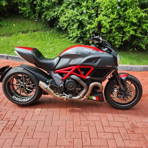 Ducati diavel carbon 1200cc.