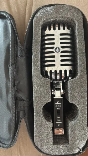 Microfone dinâmico vintage Arcano AM-V3-PL 