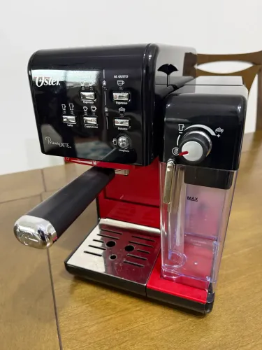 Cafeteira Expresso Oster Prima LATTE