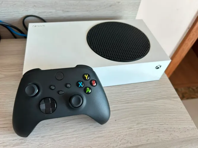 VENDO XBOX SERIES S + MANETE COM GARANTIA (PARCELADO/PIX)