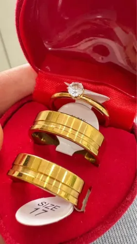 Kit par de alianças casamento + anel solitário aço inoxidável + caixinha de veludo