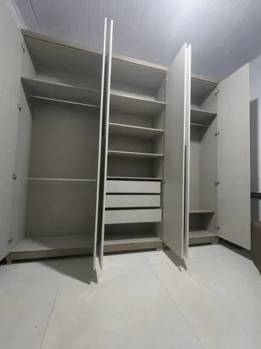 Guarda roupa 6 portas 
